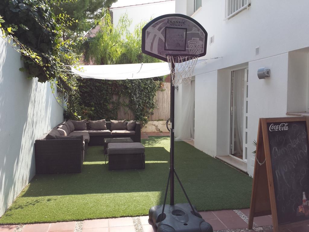 Sitges Beach Hostel Exterior photo
