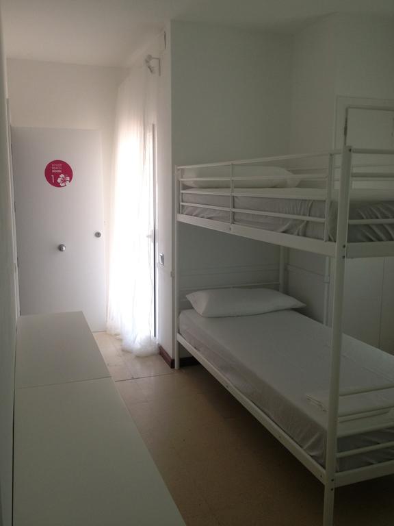Sitges Beach Hostel Room photo